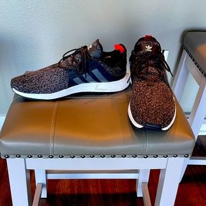 Men’s black adidas tennis shoes. Size 11. Lightly worn. Great condition